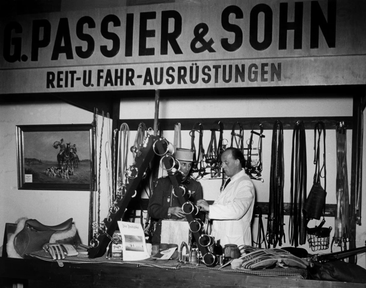 Innenansicht des Passier Ladengeschäfts für Reit- und Fahrausrüstungen